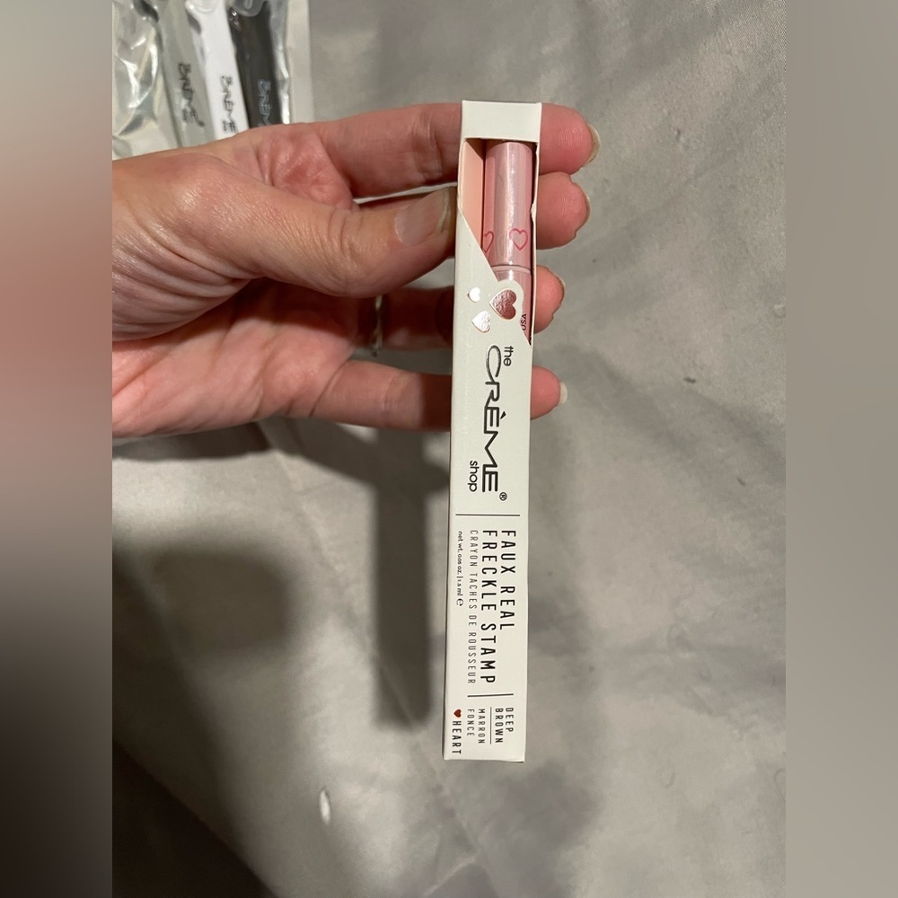The Crème Shop Touch Up Razors and Lip Balm Set - Black, White, Pink - Picture 3 of 10